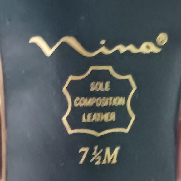 Nina - Picture 3 of 4